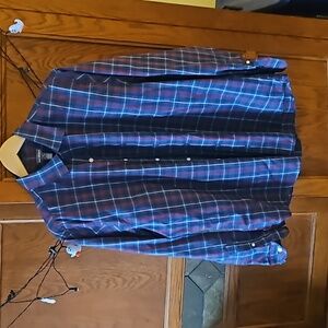 Van Heusen Long Sleeve Men's Dress Button Down Shirt Size Medium